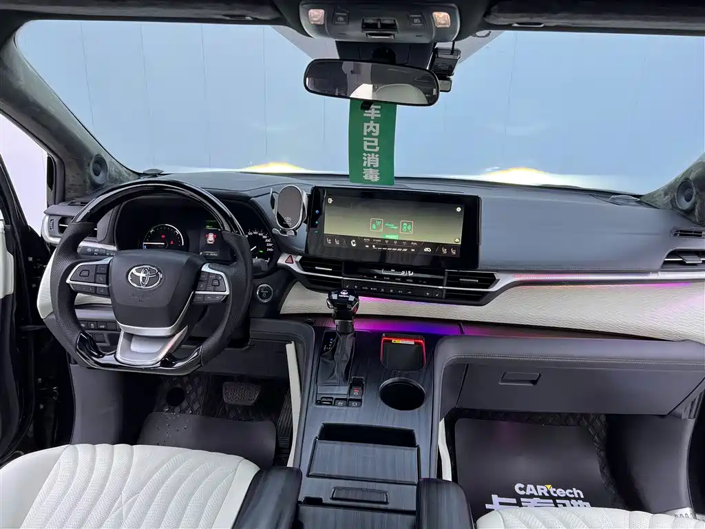 Toyota Sienna 2024 2.5L Hybrid Comfort Edition фото 16
