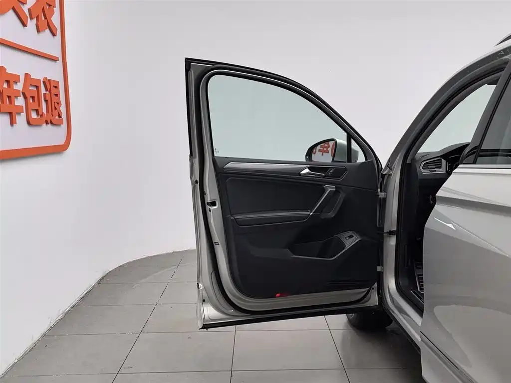 Volkswagen Tiguan L 2021 330TSI Automatic 2WD R-Line Premium фото 8