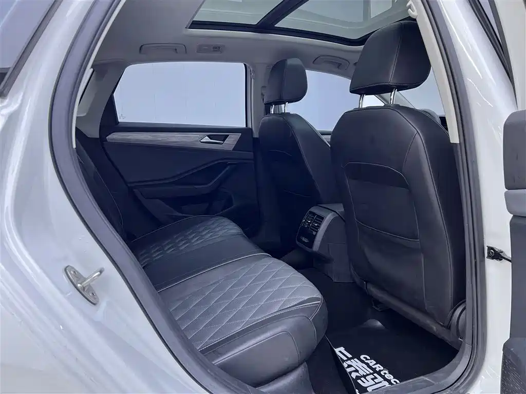 Volkswagen Sagitar 2023 300TSI DSG Surpassing Edition фото 23