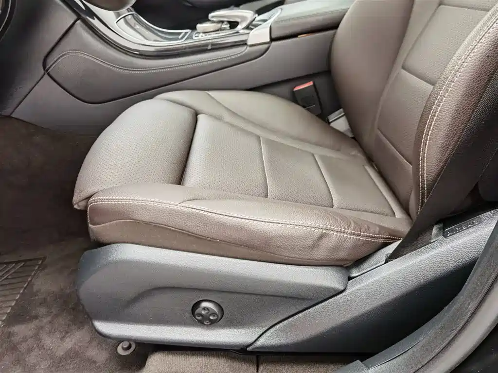 Mercedes-Benz GLC Coupe 2018 GLC 200 4MATIC Coupe SUV фото 20