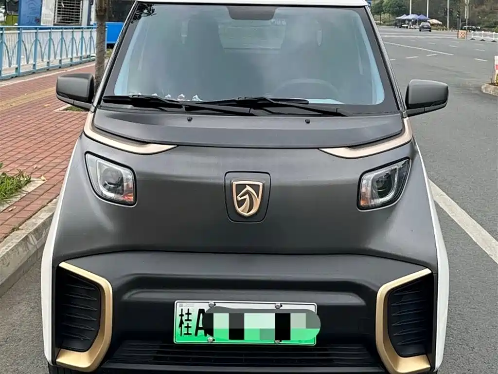 BAOJUN E200