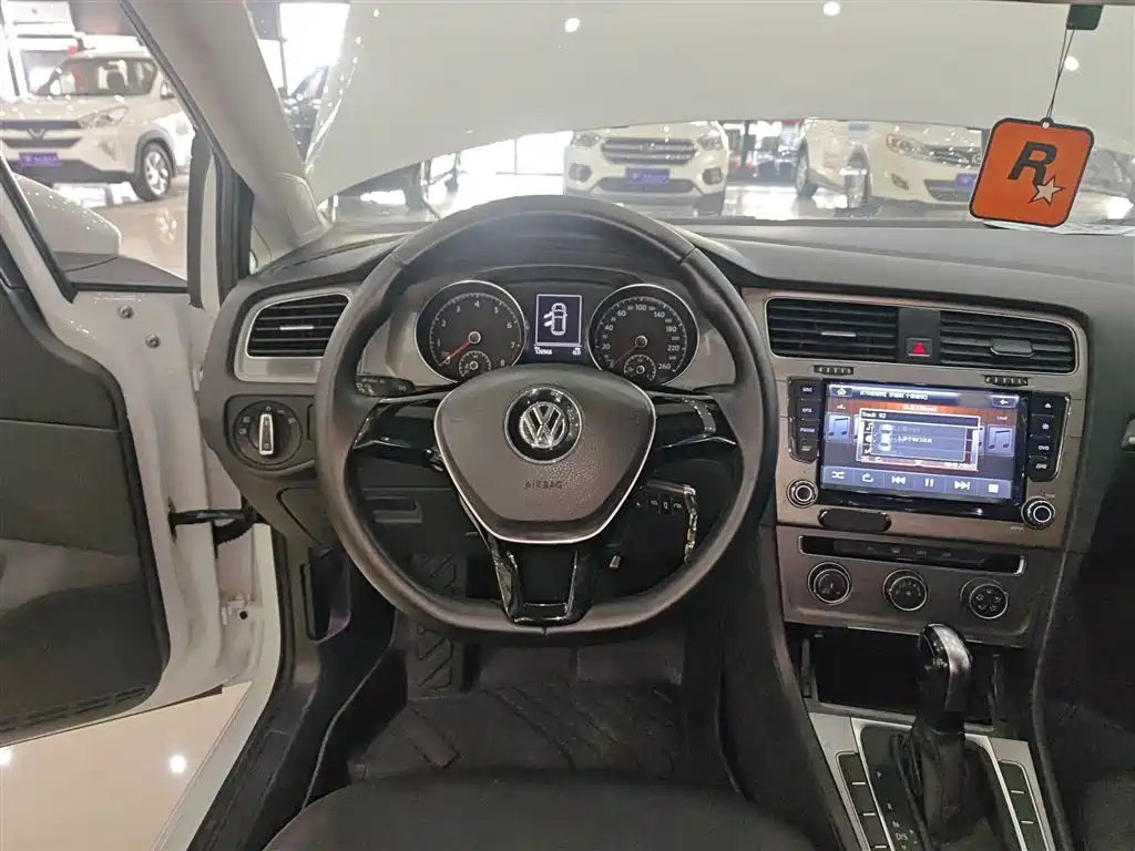 Volkswagen Golf 2016 1.6L Automatic Comfort фото 11