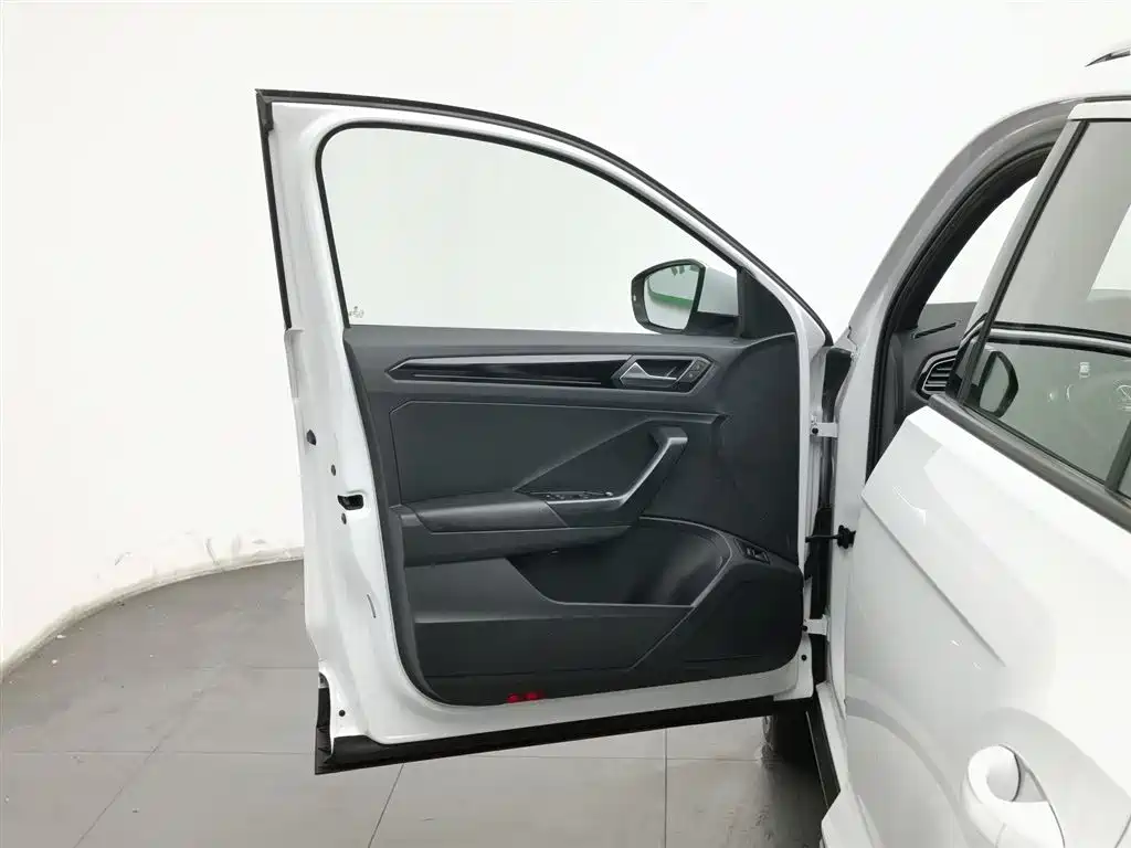 Volkswagen T-ROC 2019 280TSI DSG 2WD Luxury Type China VI фото 8