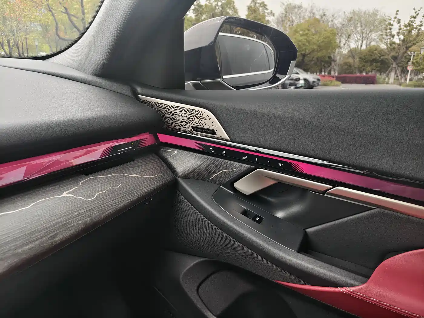 BMW 5 Series 2025 530Li Premium M Sport Package фото 14