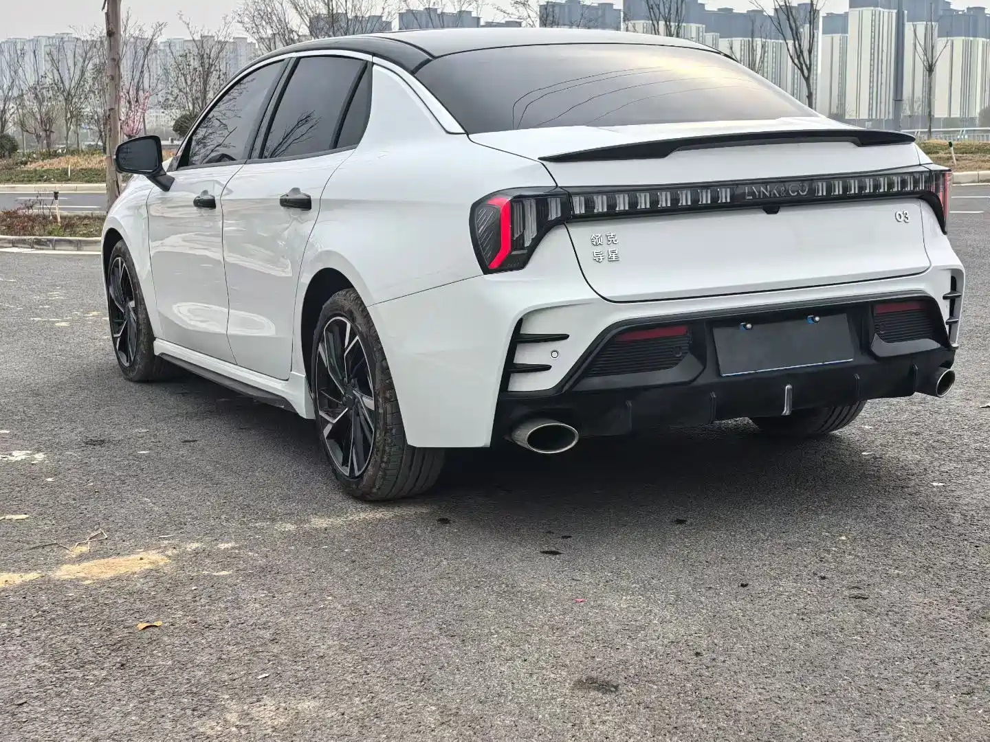 Photo 9 - Lynk & Co 03