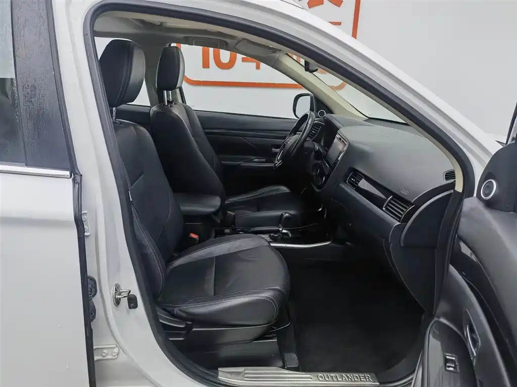 Mitsubishi Outlander 2018 2.0L 2WD Glory Edition 5-seater фото 23