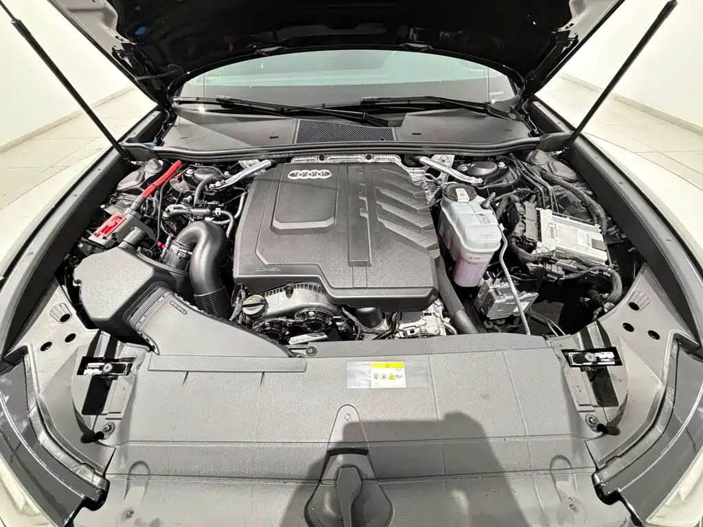 Фото 10 - Audi A6L