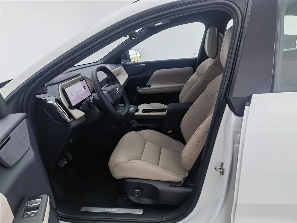 VOLVO XC70 PLUG-IN HYBRID