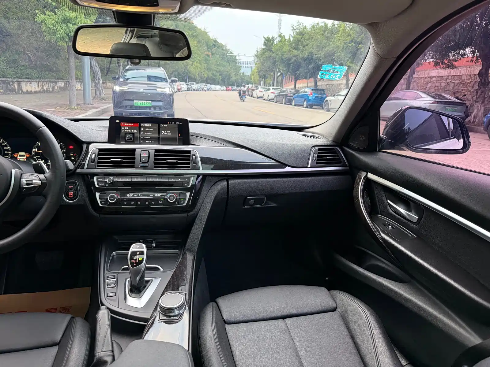 Photo 18 - BMW 3 Series