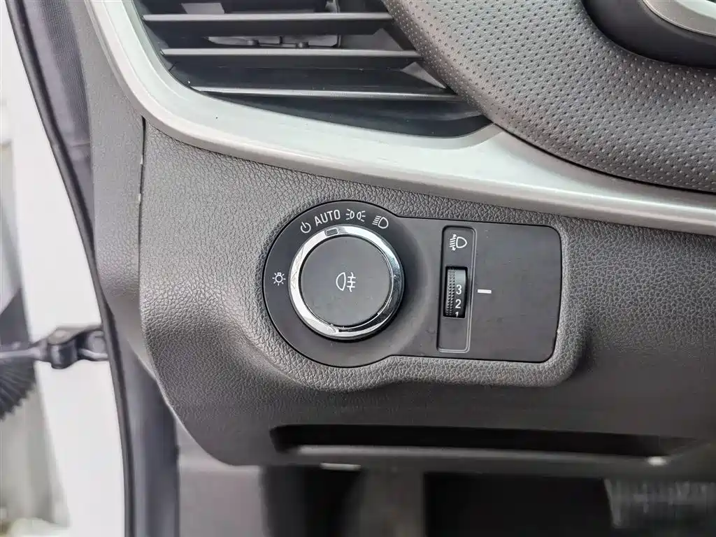 Chevrolet Monza 2020 Mild Hybrid Redline 320T Dual-Clutch Joy Edition фото 21