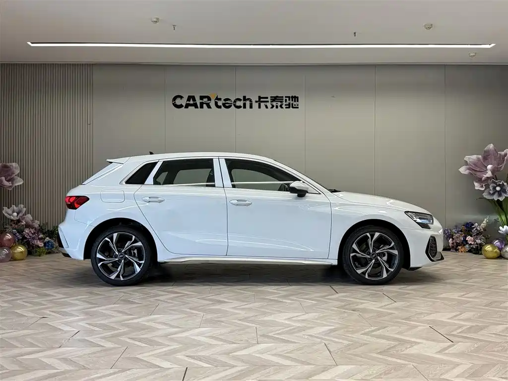 Audi A3 2025 Sportback 35TFSI Flying Premium фото 4
