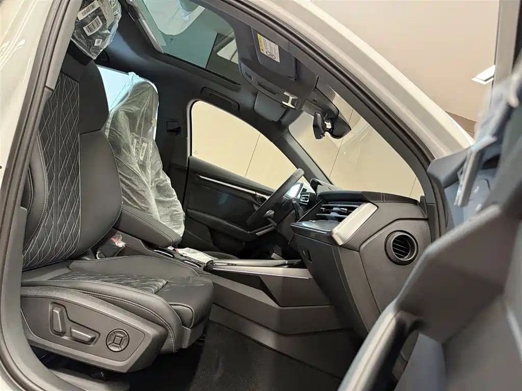 Audi A3 2025 Sportback 35TFSI Flying Premium фото 18