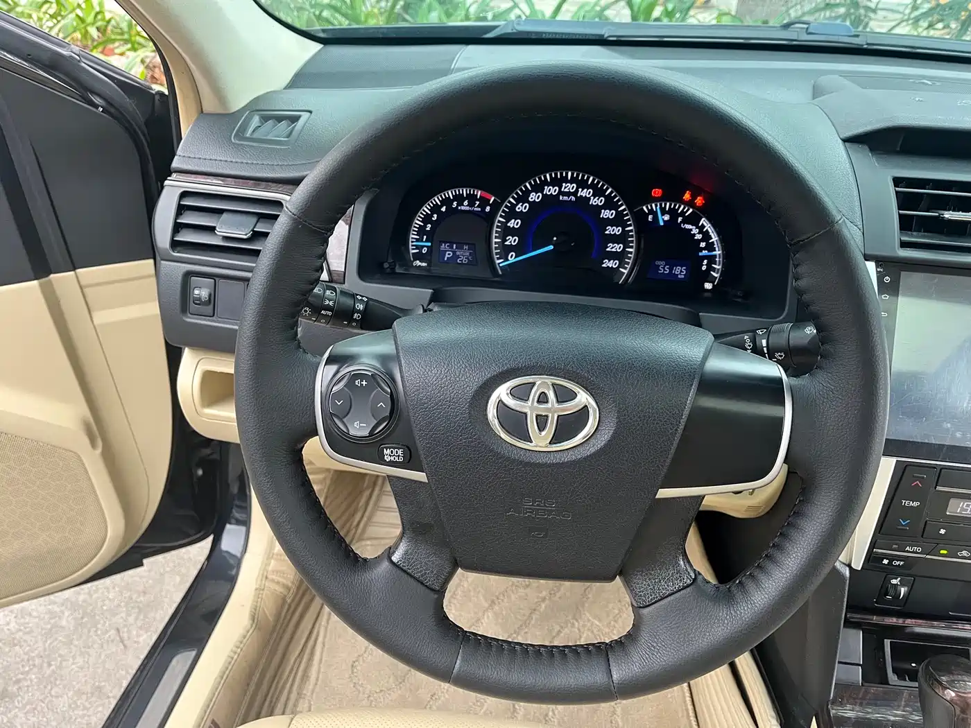 Toyota Camry 2015 2.0G Leading Edition фото 8