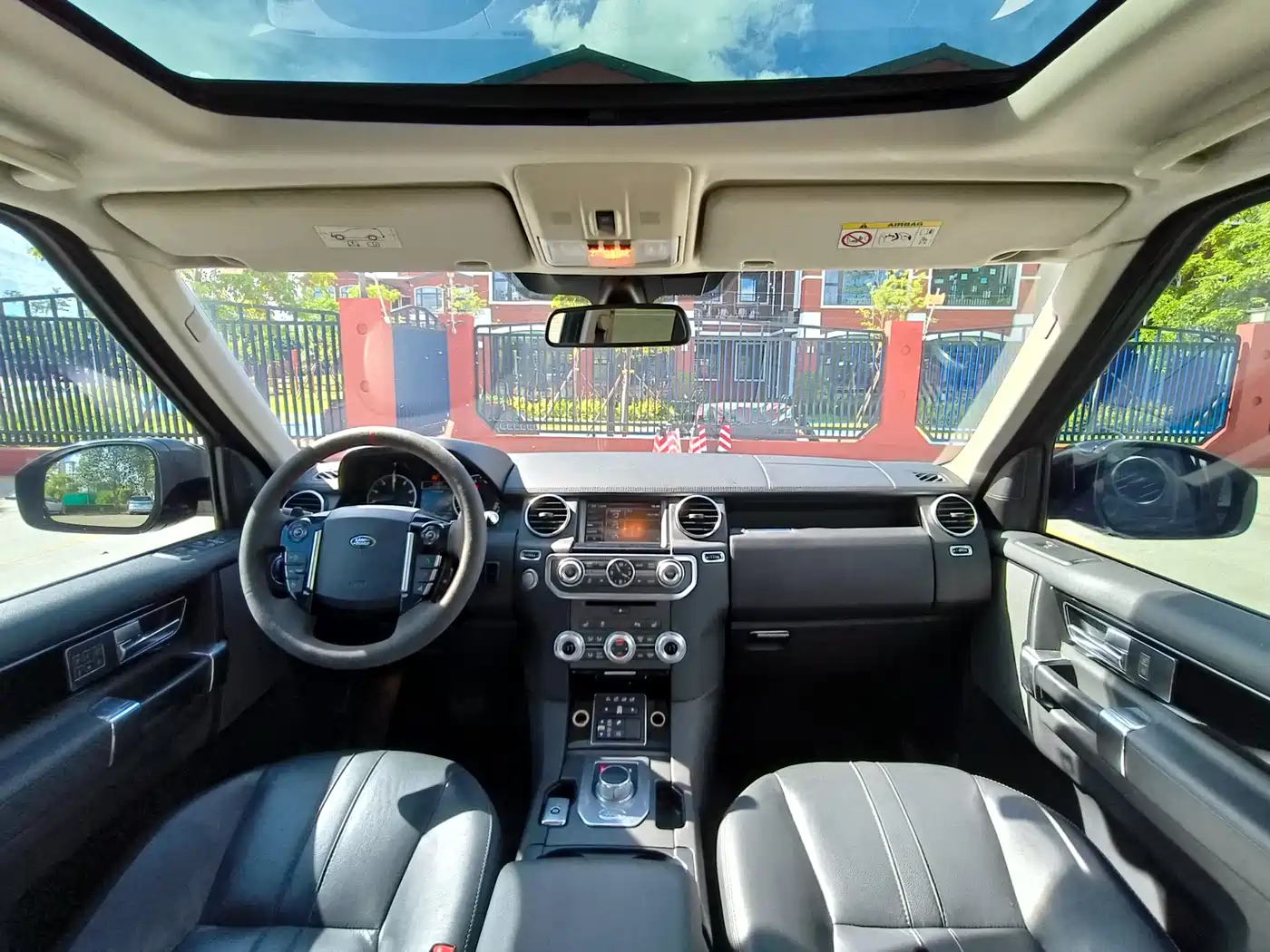 Land Rover Discovery 2016 3.0 SC V6 HSE фото 3