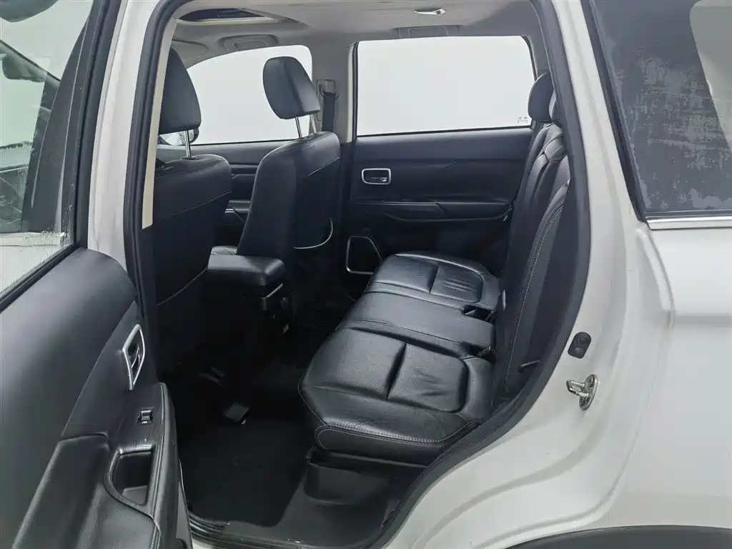 Mitsubishi Outlander 2018 2.0L 2WD Glory Edition 5-seater фото 15