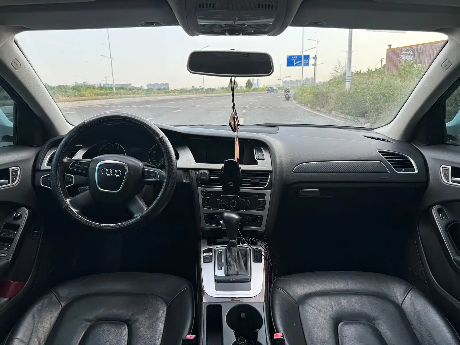 Фото 4 - Audi A4L