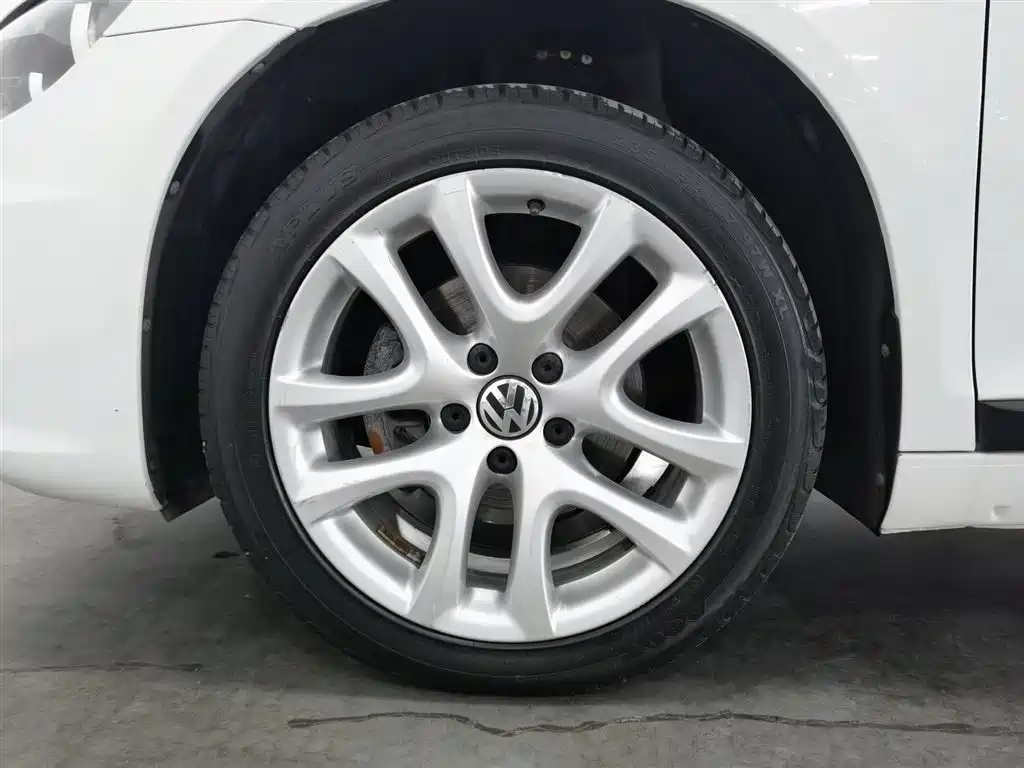 Volkswagen Scirocco 2015 1.4TSI Trend Edition фото 17