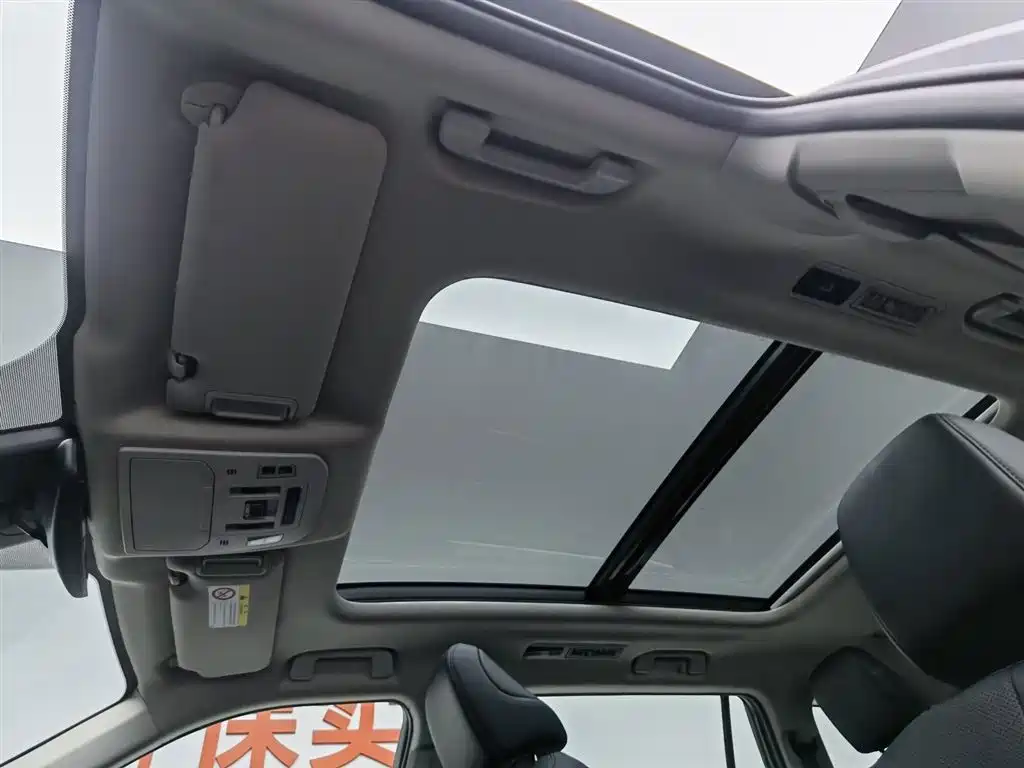 Toyota Highlander 2024 2.5L Smart Hybrid 4WD Luxury 7-seater фото 14