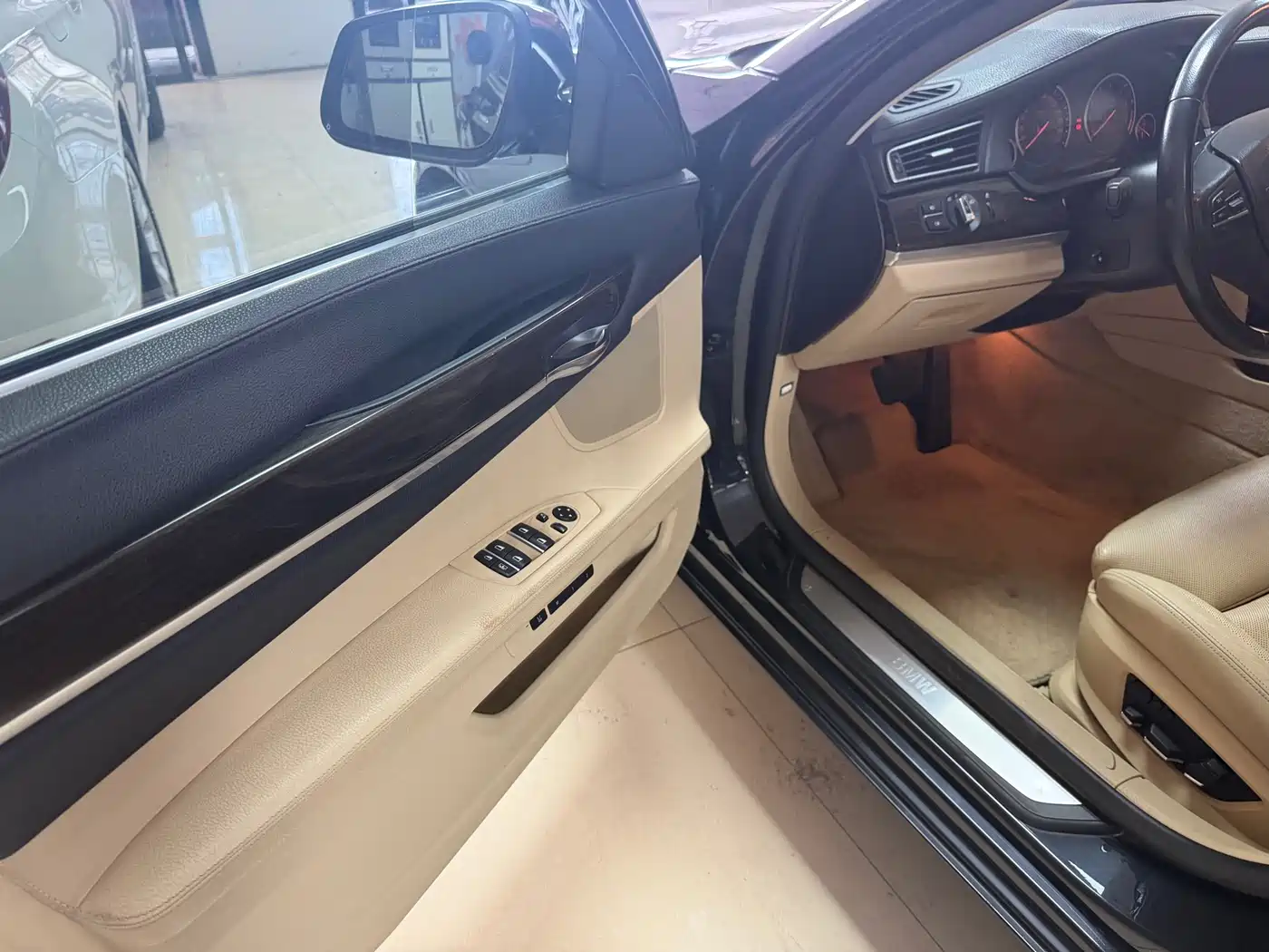 BMW 7 Series 2011 730Li Elegance фото 9