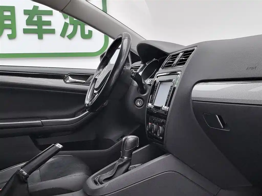 Volkswagen Sagitar 2015 1.6L Automatic Comfort фото 22