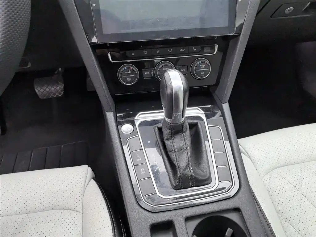 Volkswagen Magotan 2018 330TSI DSG Luxury фото 13