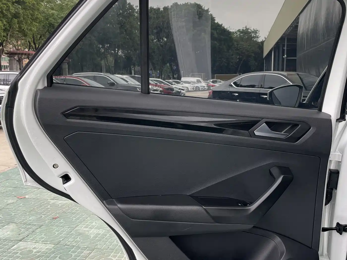 VOLKSWAGEN T ROC EXPLORING SONGS