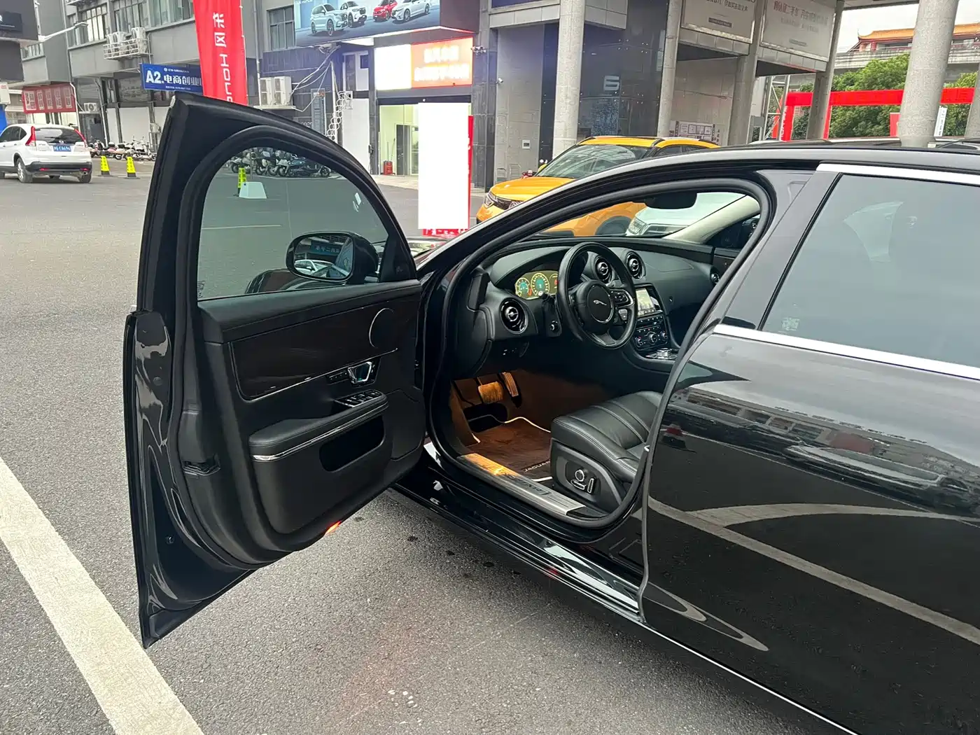 Jaguar XJ 2019 2018 XJL 3.0 SC 2WD Elegant Business Edition