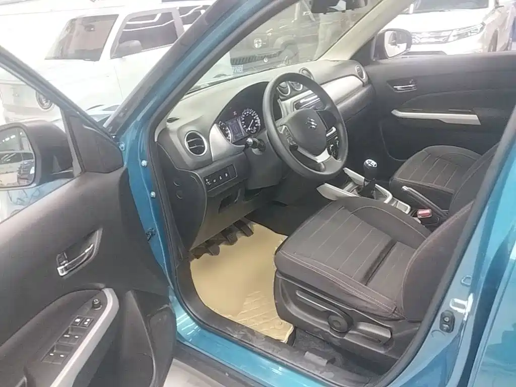Фото 16 - Suzuki Vitara
