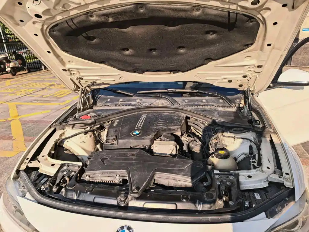 Photo 3 - BMW 3 Series