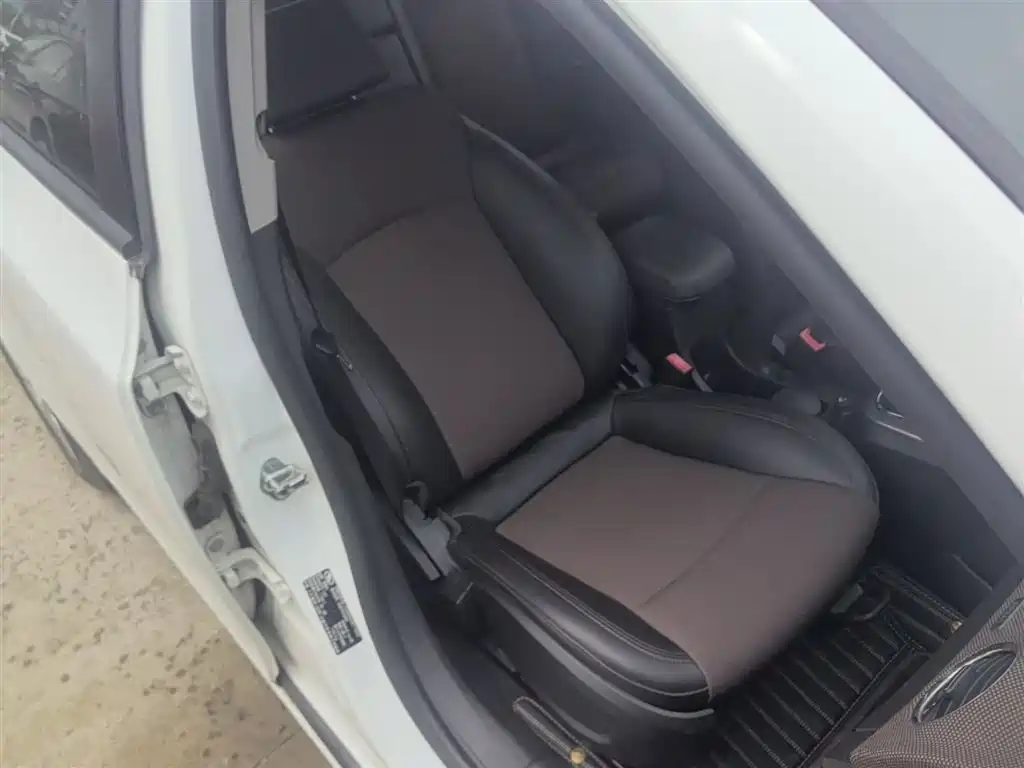 Chevrolet Cruze 2013 Hatchback 1.6L Manual Luxury фото 25