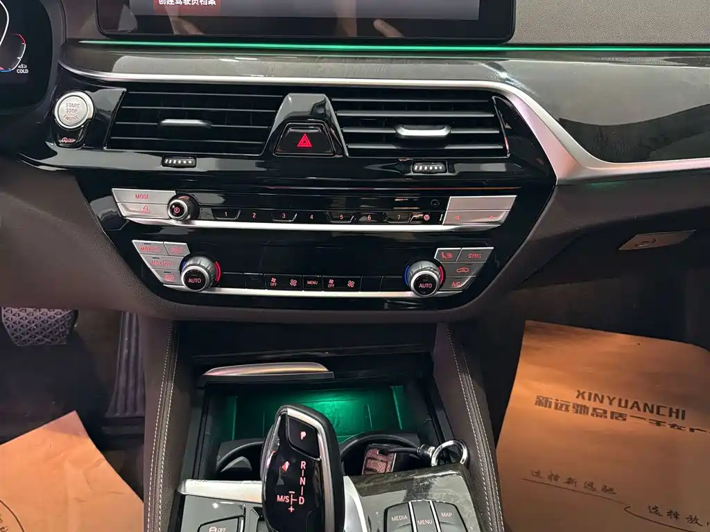 BMW 5 Series 2022 525Li M Sport Package фото 14