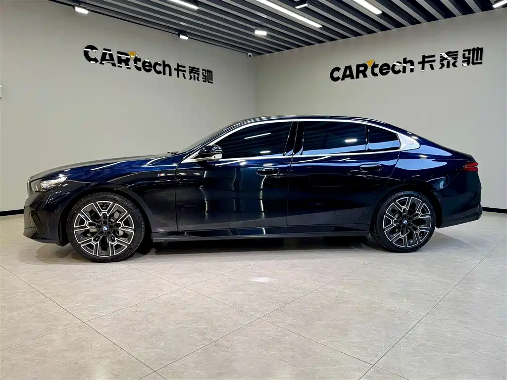BMW 5 Series 2025 530Li Premium M Sport Package фото 7