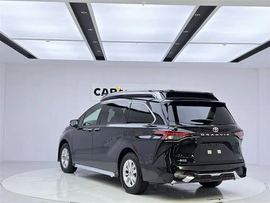 Toyota Granvia 2024 2.5L Hybrid Comfort фото 7