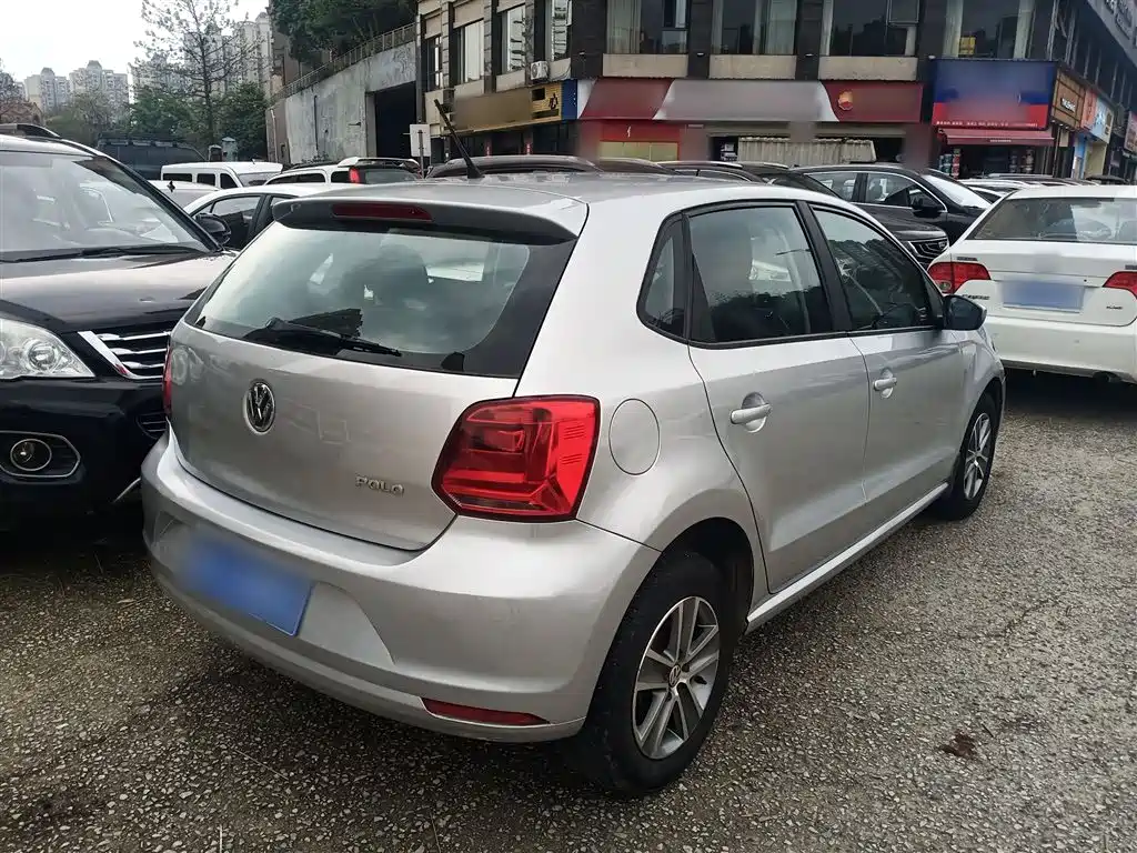 Volkswagen Polo 2016 1.4L Automatic Trend фото 7