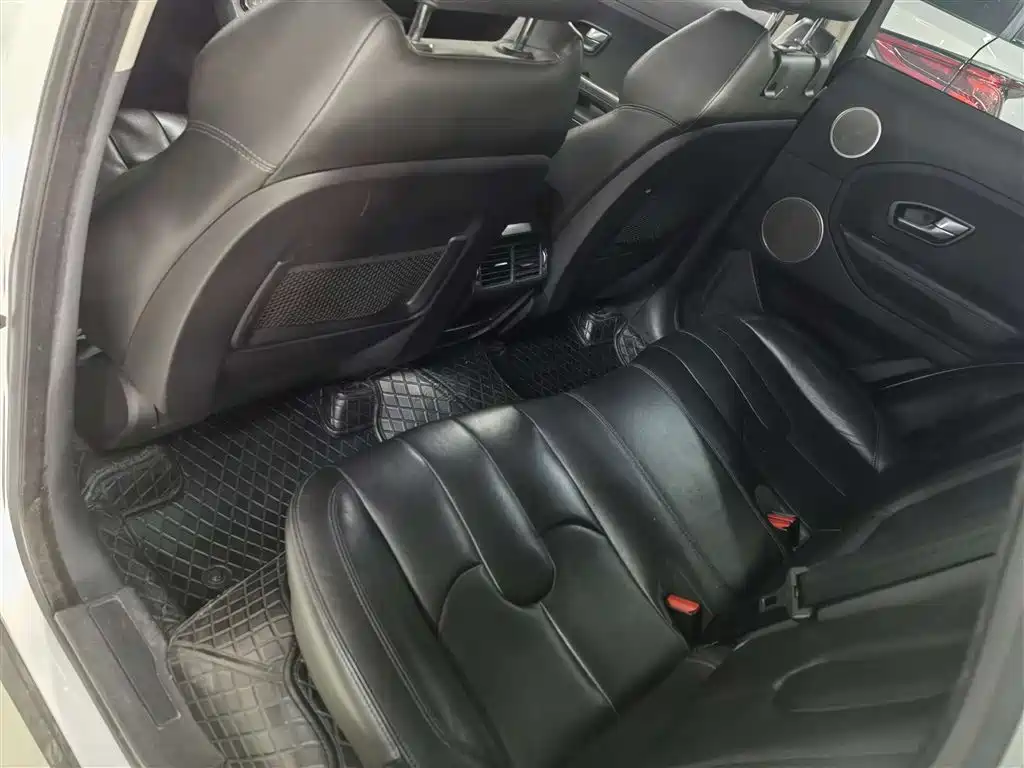 Land Rover Range Rover Evoque 2015 2.0T 5-Door Intelligent Edition фото 14