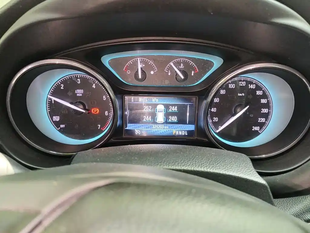 Photo 4 - Buick Envision Plus