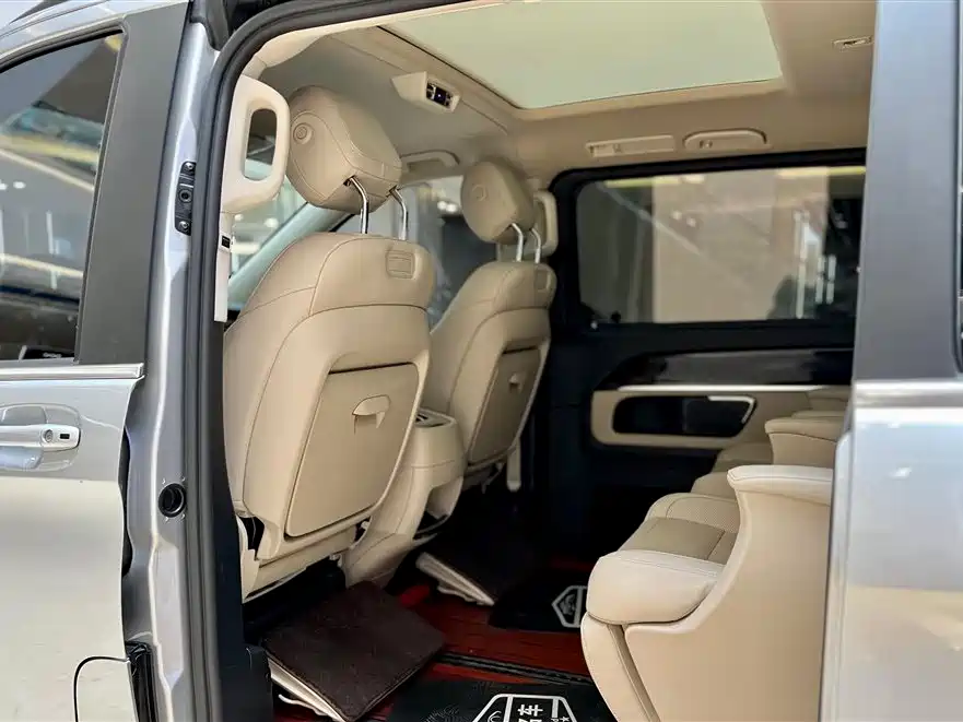 Mercedes-Benz V-Class 2018 V 260 L Premium Long Version China V фото 21