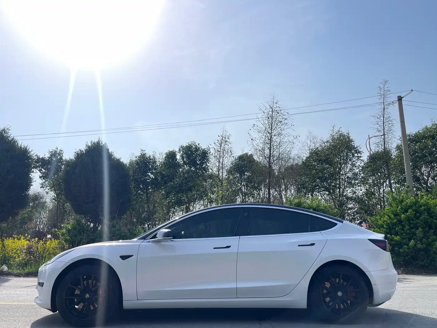 TESLA MODEL 3
