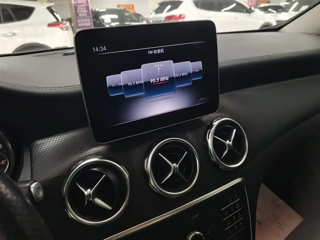 Mercedes-Benz GLA 2018 GLA 200 Fashion фото 9
