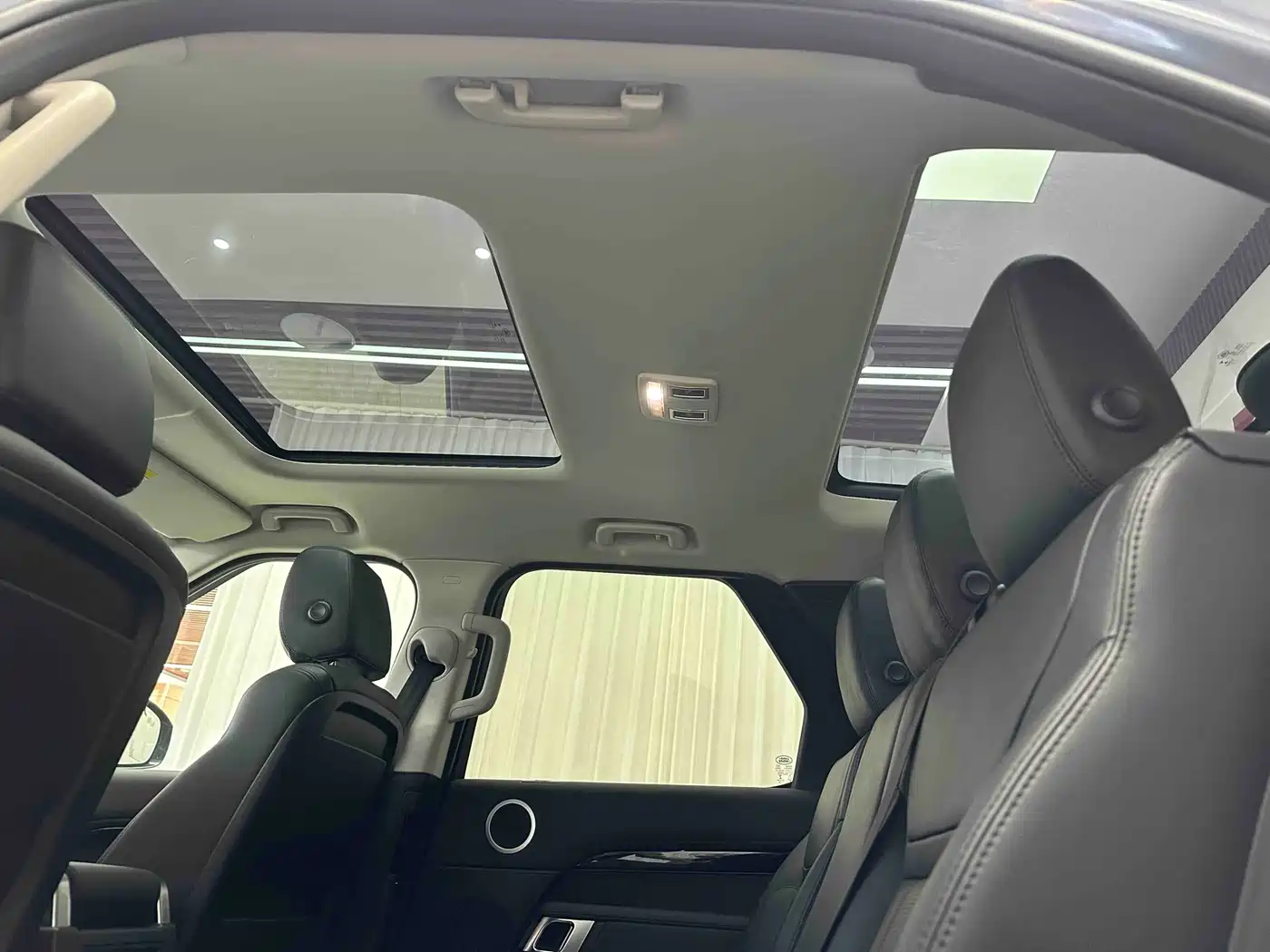 Land Rover Discovery 2018 3.0 SC V6 SE фото 10