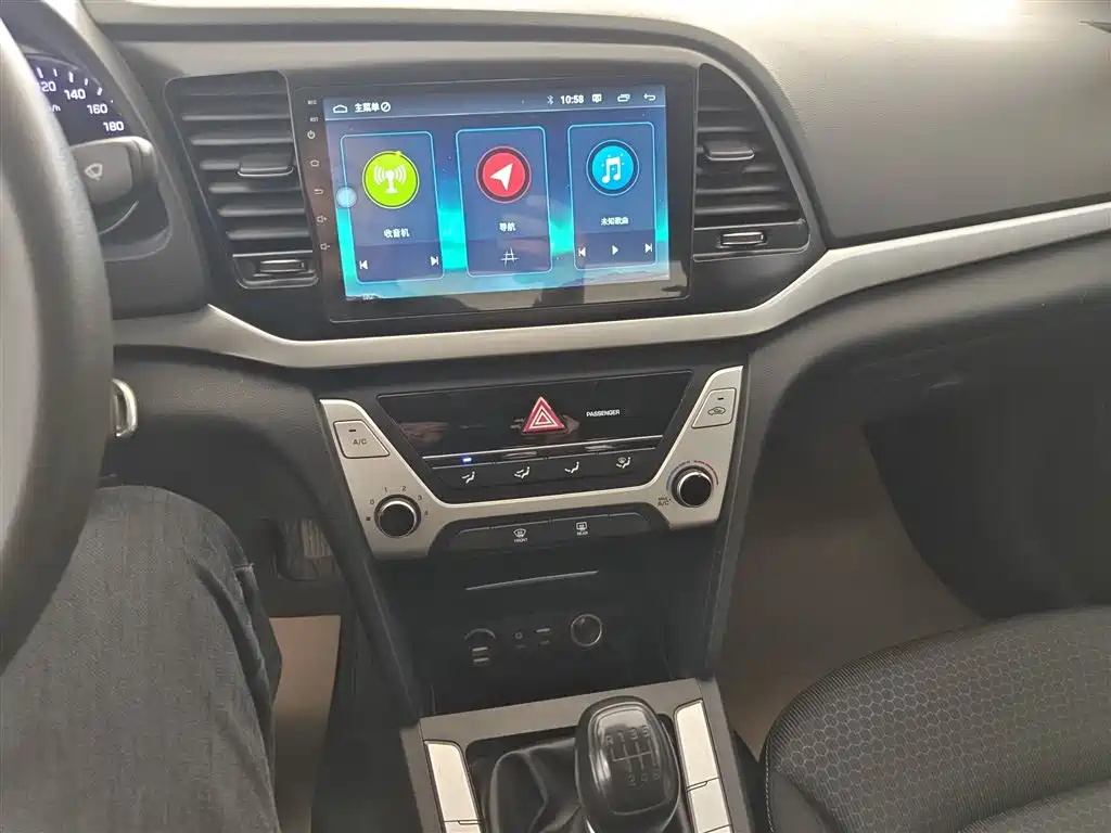 Hyundai Elantra 2016 1.6L Manual Smart·Youth Edition фото 13