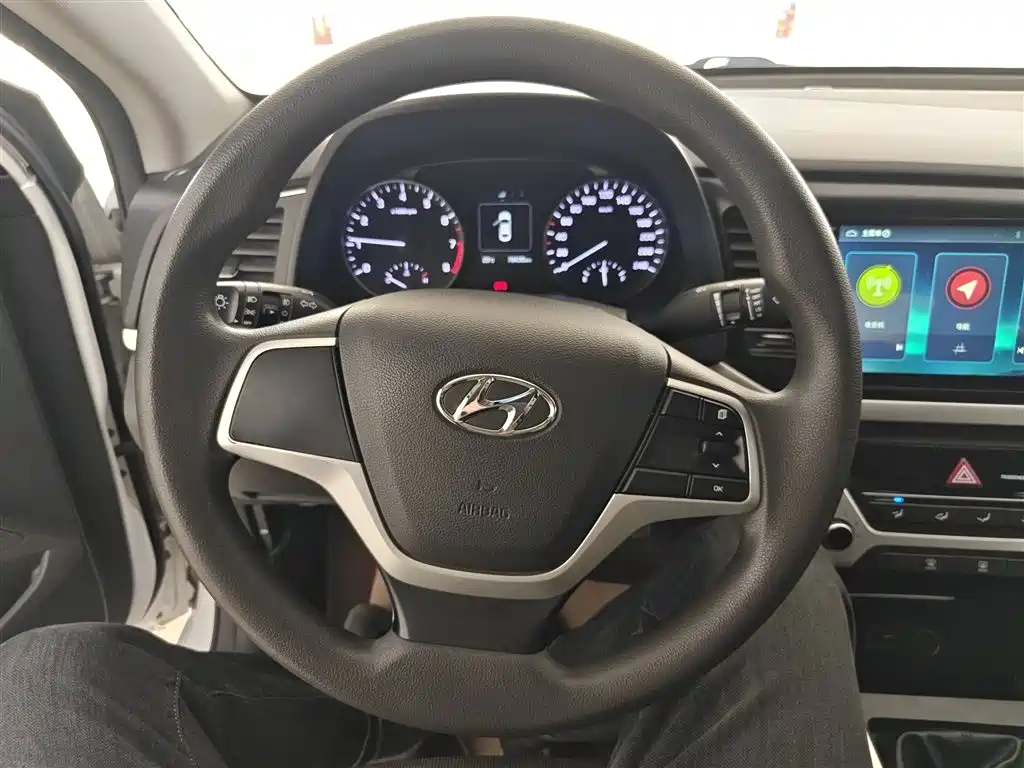 Hyundai Elantra 2016 1.6L Manual Smart·Youth Edition фото 11