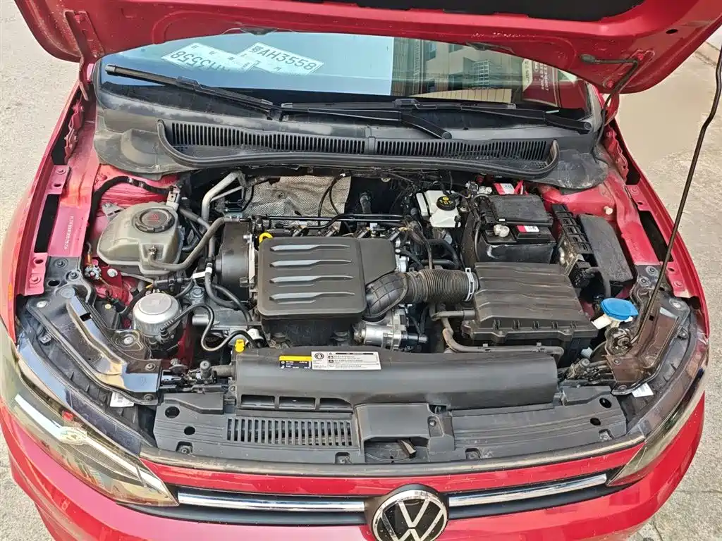 VOLKSWAGEN POLO