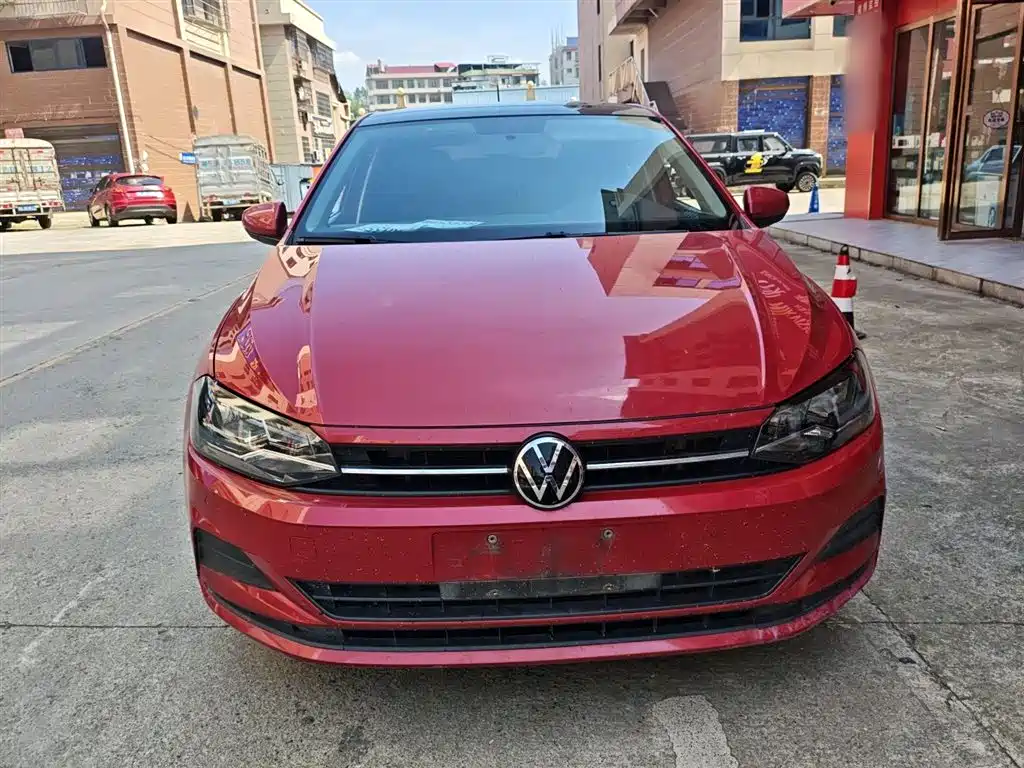 VOLKSWAGEN POLO