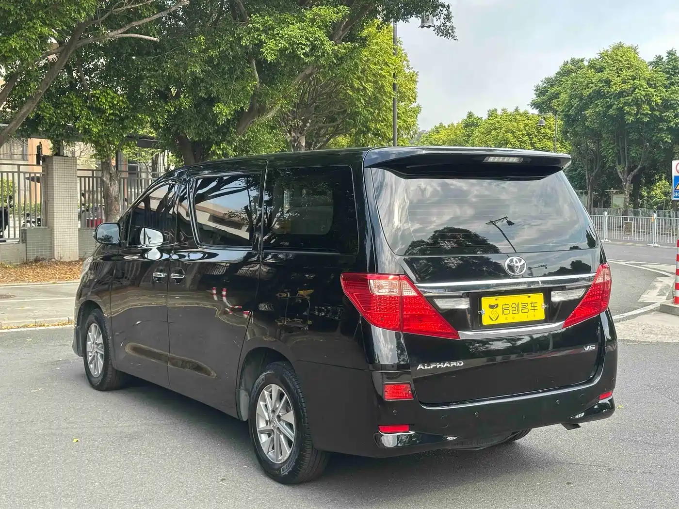 Toyota Alphard 2012 3.5L Luxury Edition фото 4