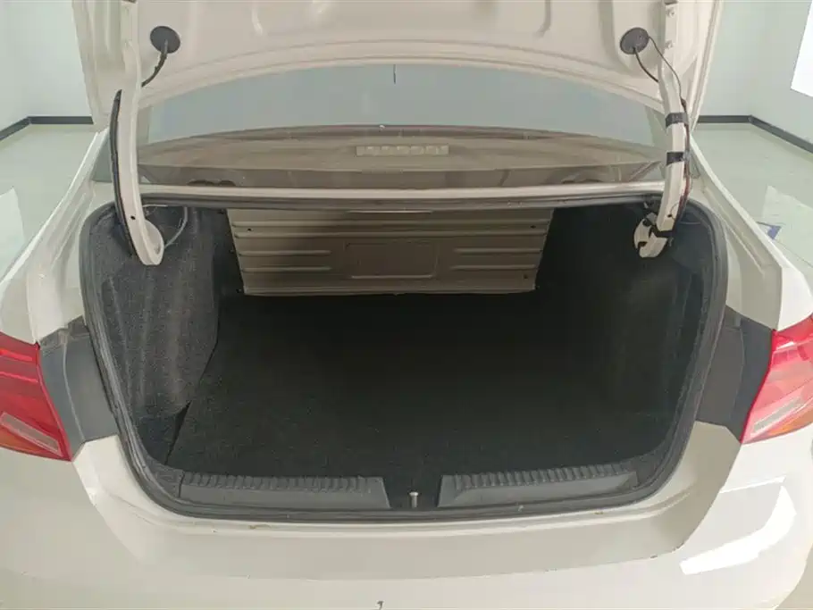 Volkswagen Jetta 2017 1.5L Automatic Fashion фото 4