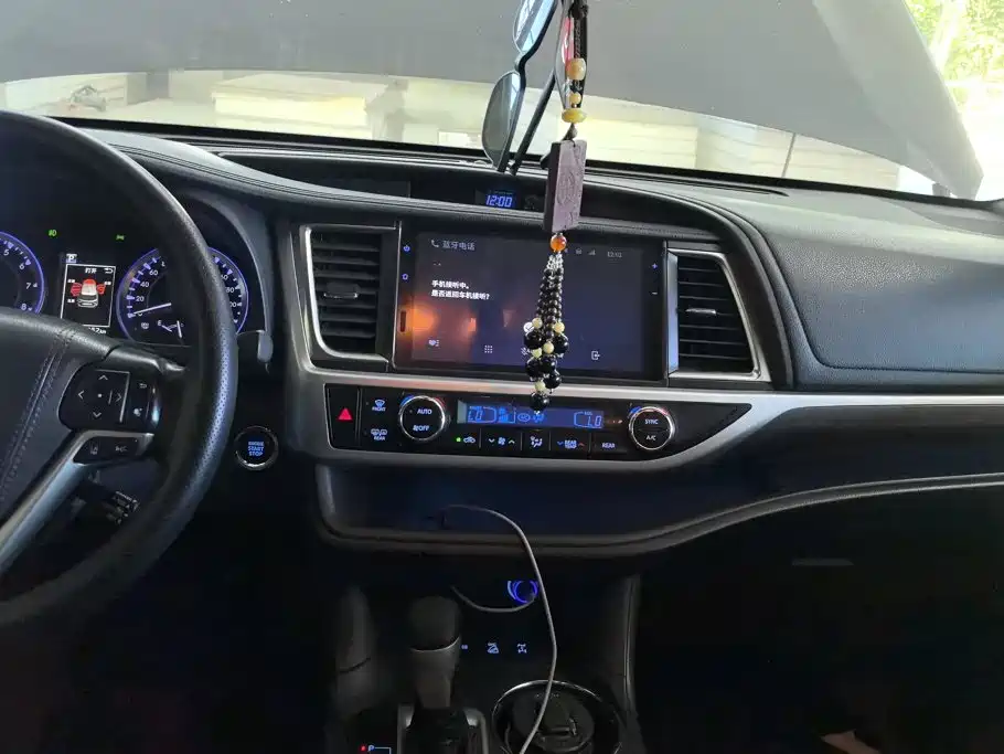 Фото 13 - Toyota Highlander