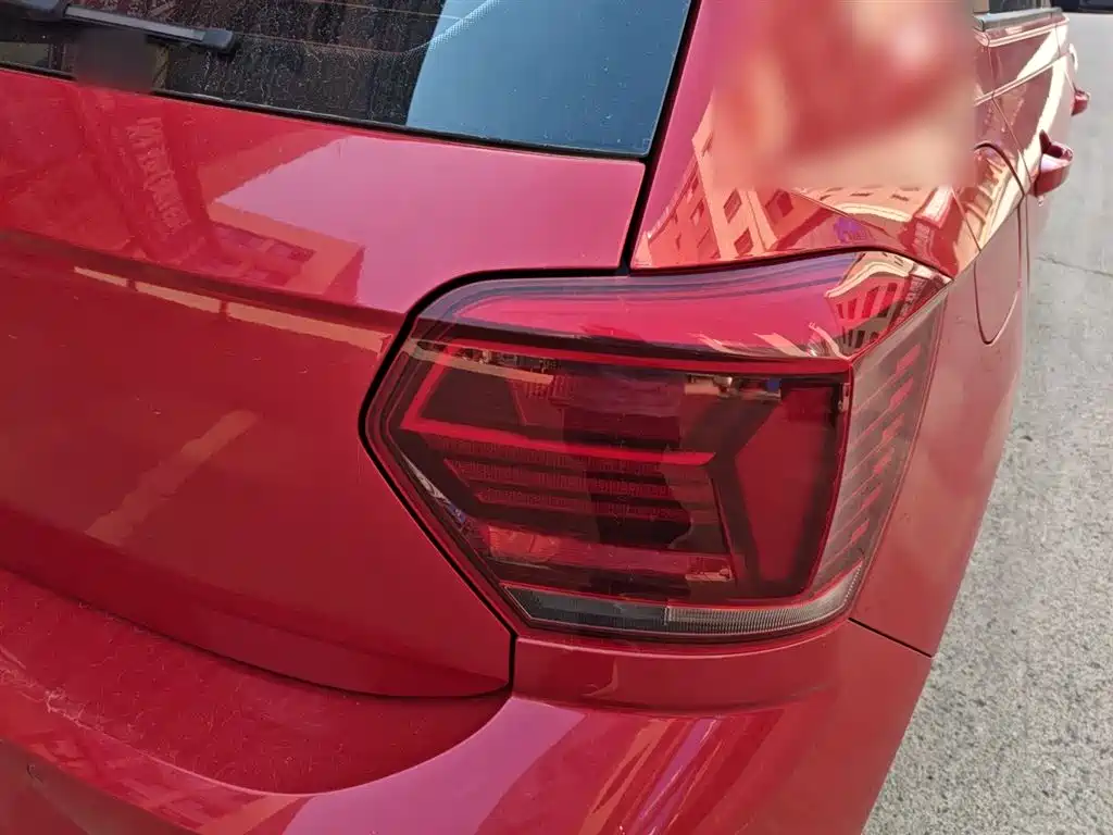 VOLKSWAGEN POLO