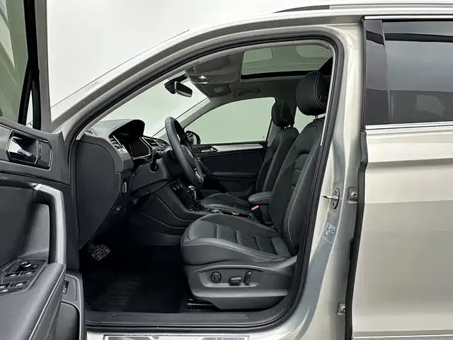 Фото 11 - Volkswagen Tiguan L