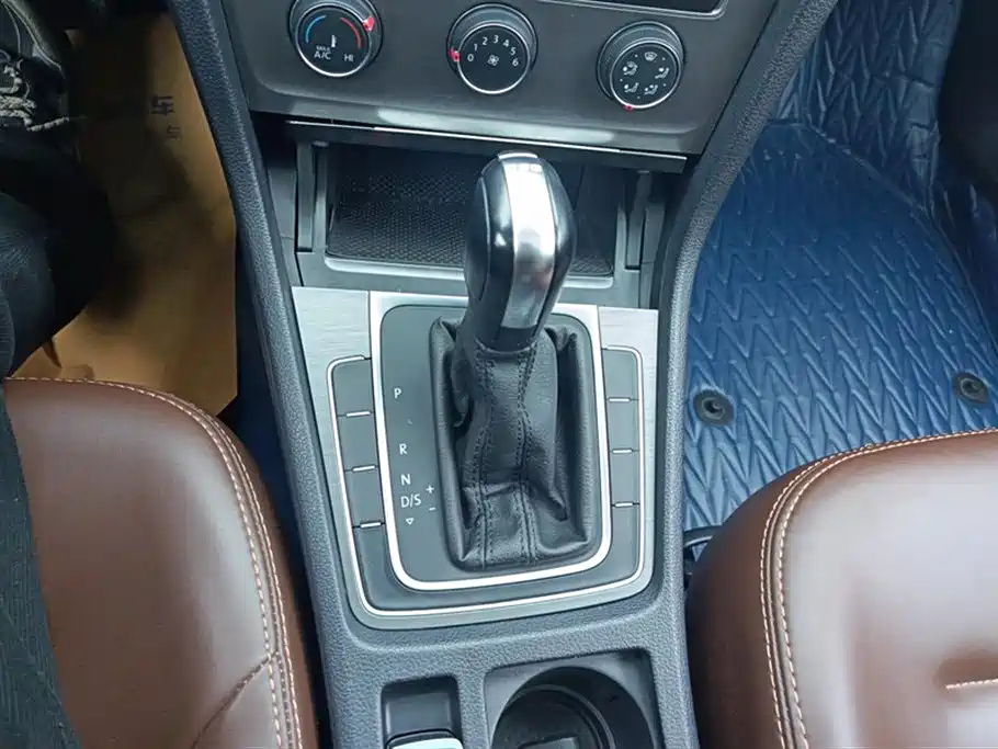 Volkswagen Golf 2016 230TSI Automatic Comfort фото 16